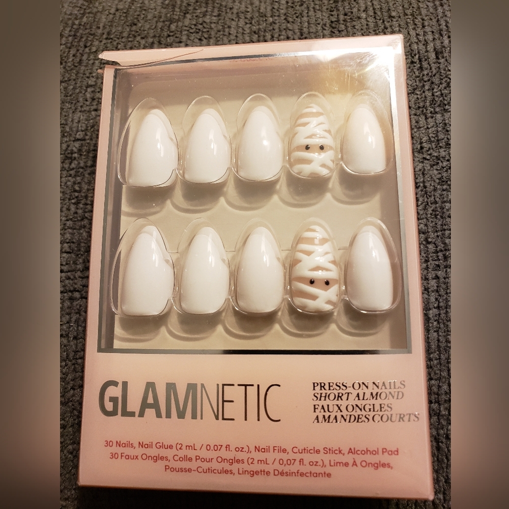 Glamnetic "Wrapped Up" Press On Nails